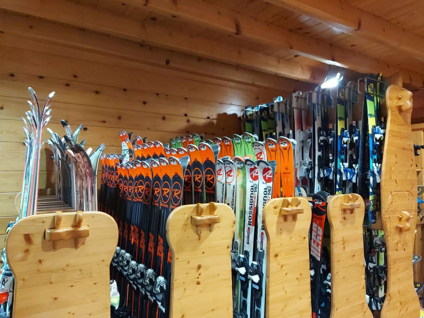 Comment bien choisir ses skis de location ?